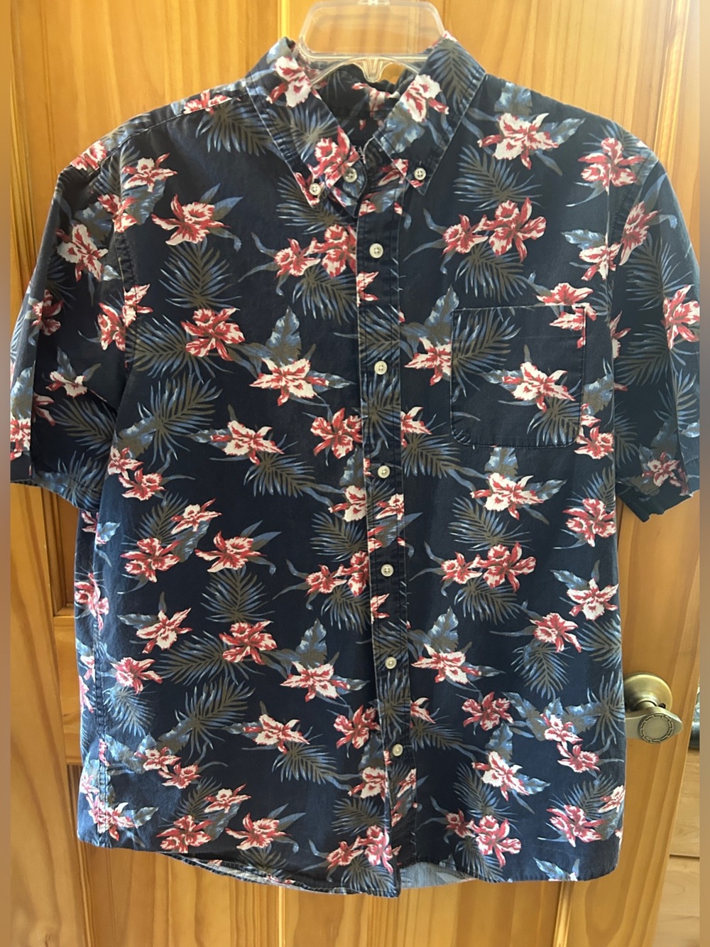 Chaps Floral Seacoast Wash Seersucker Woven Shirt Men's
Size L Nantucket Navy